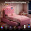 Structure de lit simple rose rembourrée avec tablettes de rangement, lumières DEL et prise pour chambre de fille