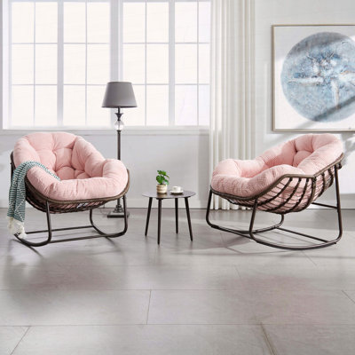 Chaise berçante surdimensionnée en rotin tissé à la main avec coussin rembourré