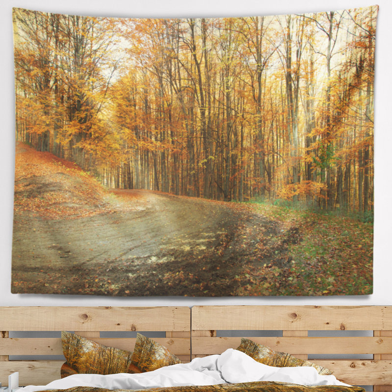 Tapisserie de la forêt à l’automne et fixation murale incurvée, H 32 po x l 39 po
