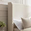 Élégante base de lit avec tête de lit rembourrée et pieds en bois pour un confort de rêve
