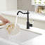 Robinet de lavabo vasque de cuisine à poignée simple à un trou 360 °-106846402