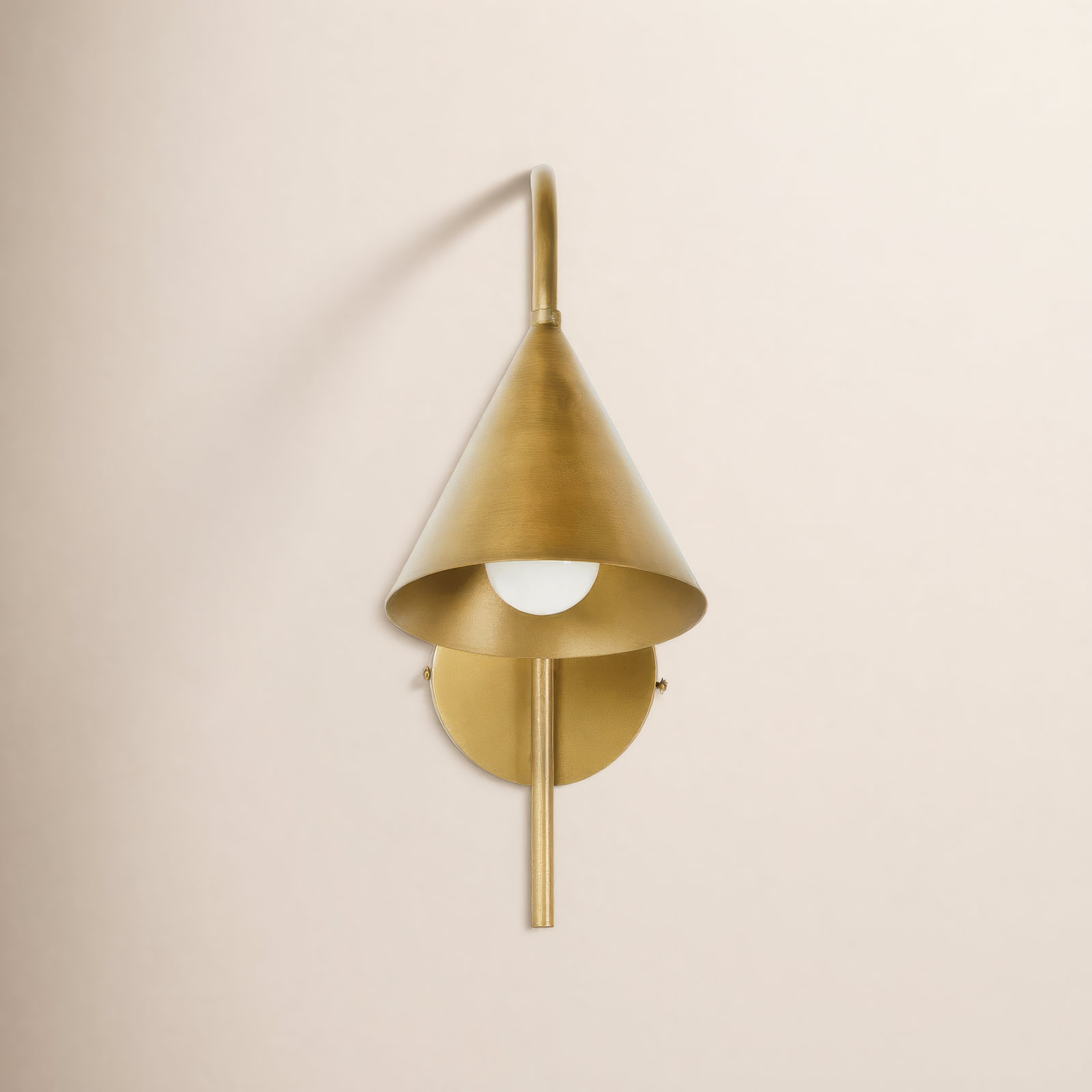 Zephyr Single Light Iron Dimmable Plug-in Wallchiere, Brass