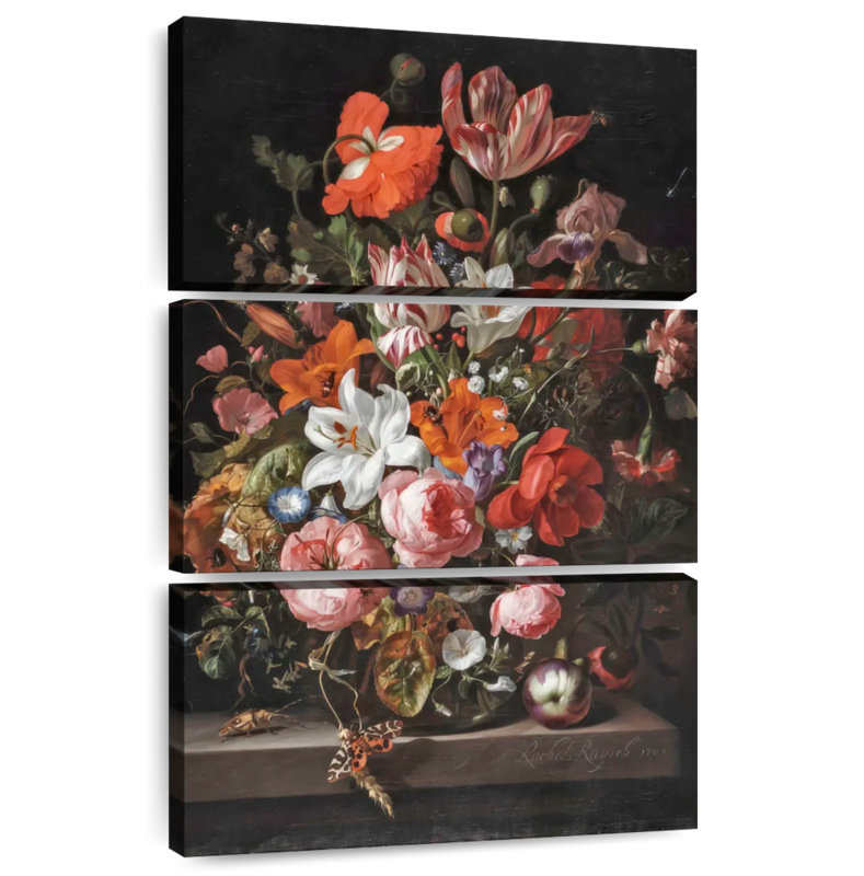Fleurs Harnek dans un vase en verre sur une table en marbre, H 45 po x l 28 po