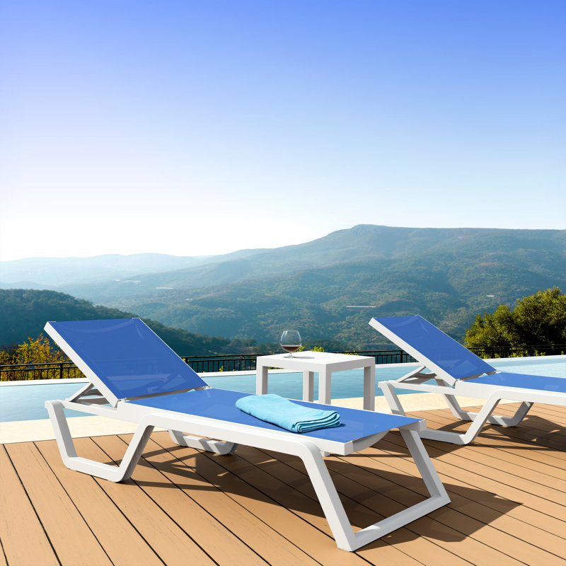 Rio Sling Chaise Lounge, White/Blue