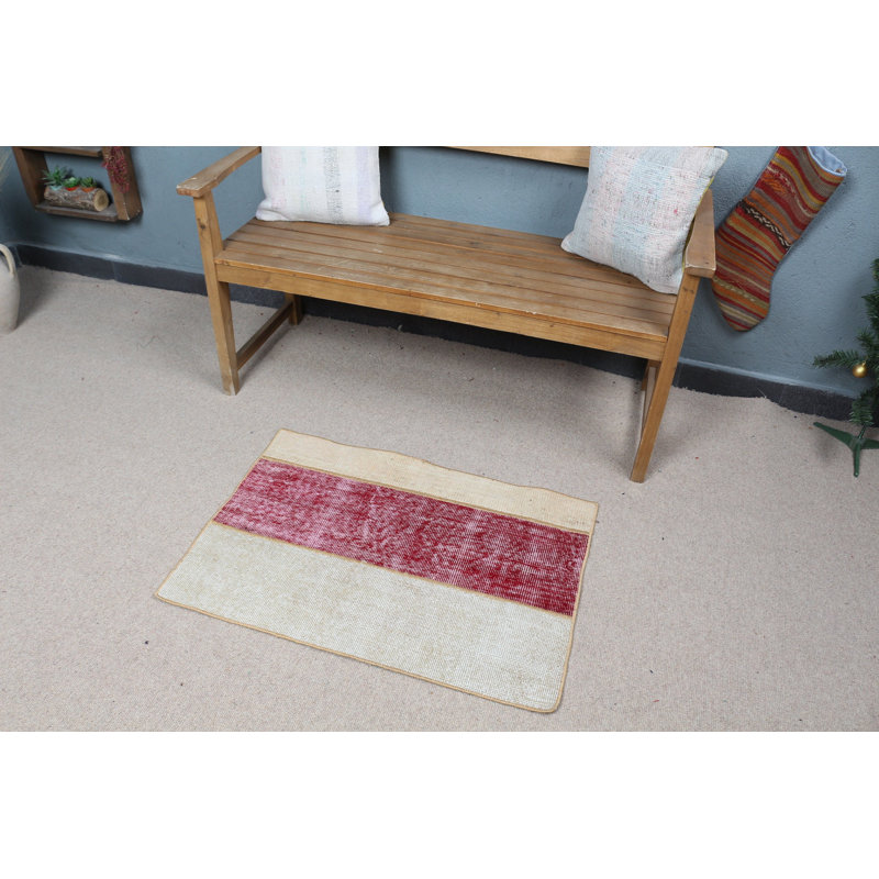 Tapis turc rayé rouge et beige fait à la main pour un style rustique douillet et une décoration de sol unique