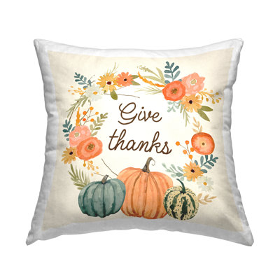 Offrez un cadeau de remerciement à une citrouille orange avec une couronne de fleurs et un motif de coussins imprimés par Victoria Barnes