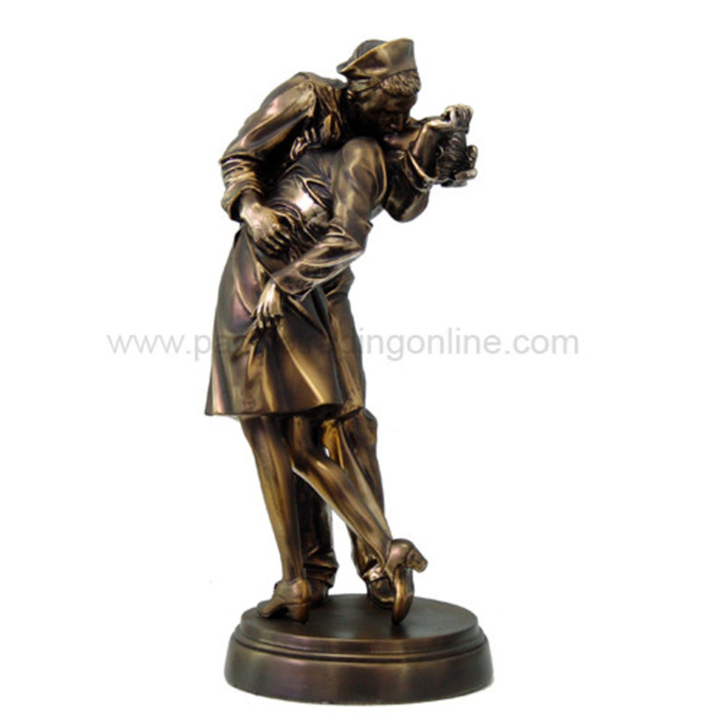 Figurine de reddition inconditionnelle infirmière et matelot
