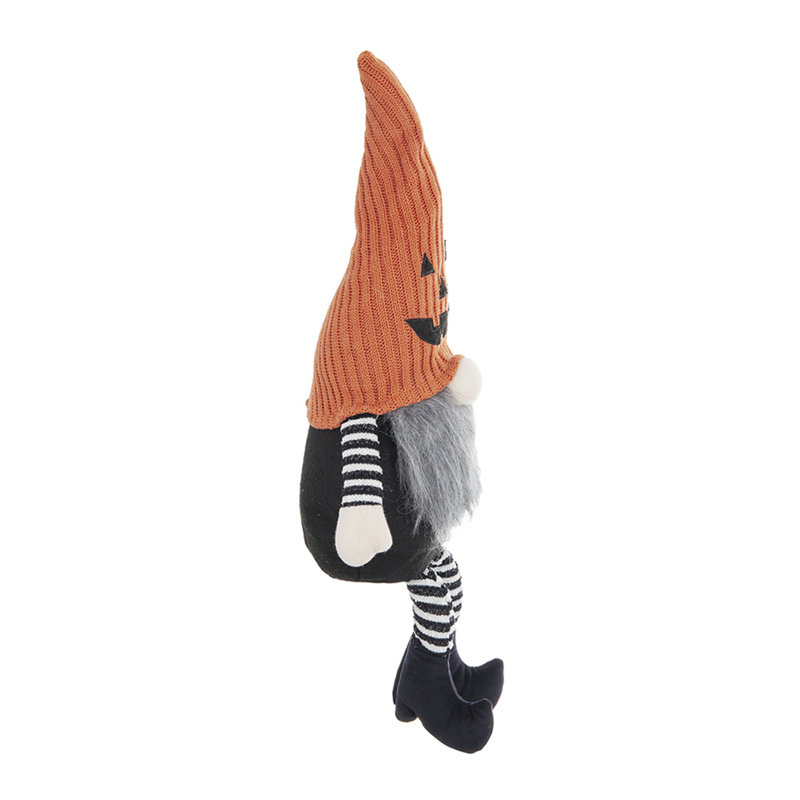 Gnome assis en tissu avec un chapeau tricoté orange, pour la décoration d'Halloween