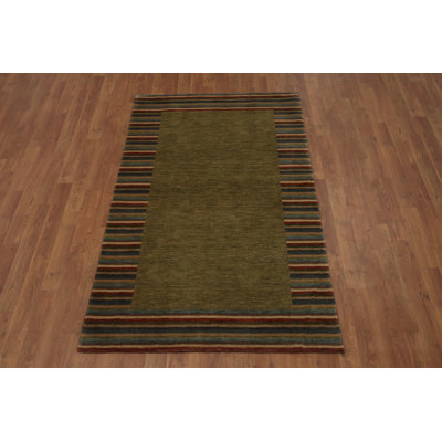 Tapis vert olive de style Gabbeh 3 x 6 avec bordure rayée