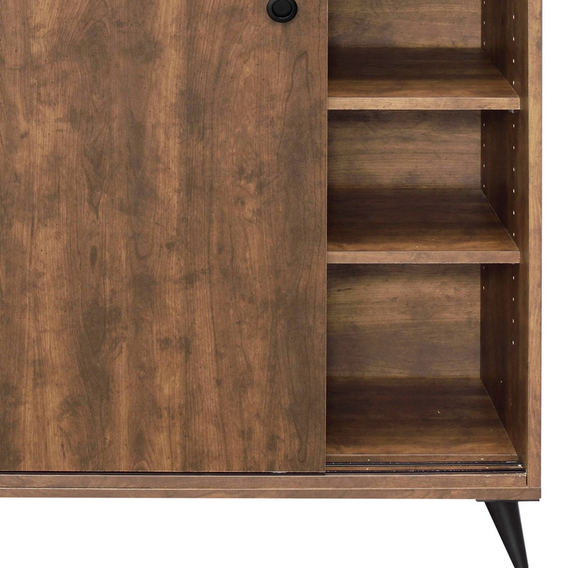 Armoire à chaussures en chêne attrayante avec portes coulissantes et espaces de rangement pour beaucoup d'espace de vie