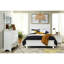 Grand lit à panneau blanc - Mobilier de chambre à coucher transitionnel en bois avec tête de lit-674656825-674656824