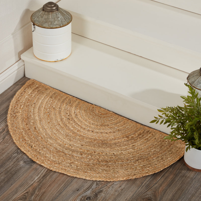 Tapis brun clair en jute tressé Charbonneau, Demi-cercle 1 pi 4 po x 2 pi 9 po