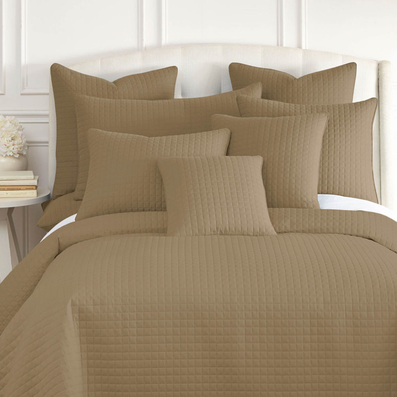 Ensemble de 2 taies décoratives matelassées à motif carré en microfibre brossé à double bordure avec bords passepoilés Southano Fine Vilens, 18 po x 18 po, taupe