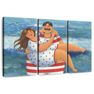 Couples Hold Tight