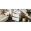 Meuble-lavabo blanc de 30 po avec un design cannelé, des tiroirs à extension lisse et un plateau en céramique brillante dans un agencement de couleurs, un système de tiroir double, un design de trou de déversement-2005251669