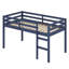 Lit mezzanine en bois avec échelle-659184528