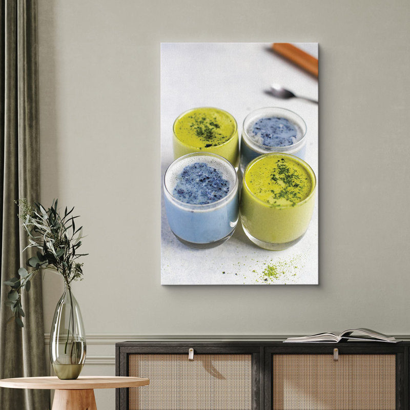 «Vibrant Blueberry & Matcha Smoothies», photographie de nourriture chic pour les fruits, H 36 po x l 24 po