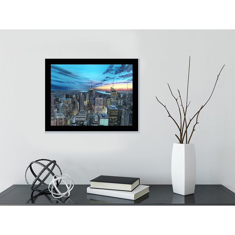 «NYC Lights» par Amy Valiante - reproduction d'art, H 19 po x l 15 po x P 2 po, Papier encadré noir, Pas de tapis
