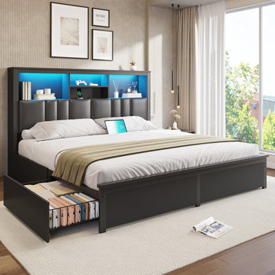 Structure de lit grand avec station de charge et lumières à DEL, lit plateforme, tête de lit revêtue de cuir avec espace de rangement, support à lattes en métal, matelas sans ressort, fonctionnement silencieux, noir