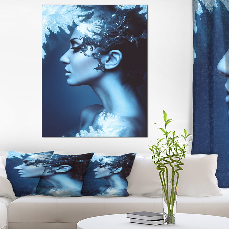 «Winter Woman with Splash», impression sur toile tendue, H 40 po x l 30 po x P 1 po