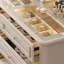 Armoire à bijoux de style français blanc crème 47,24 po, vitrine multi-couches en bois massif et en verre trempé avec lumières DEL, rangement de tiroir double face