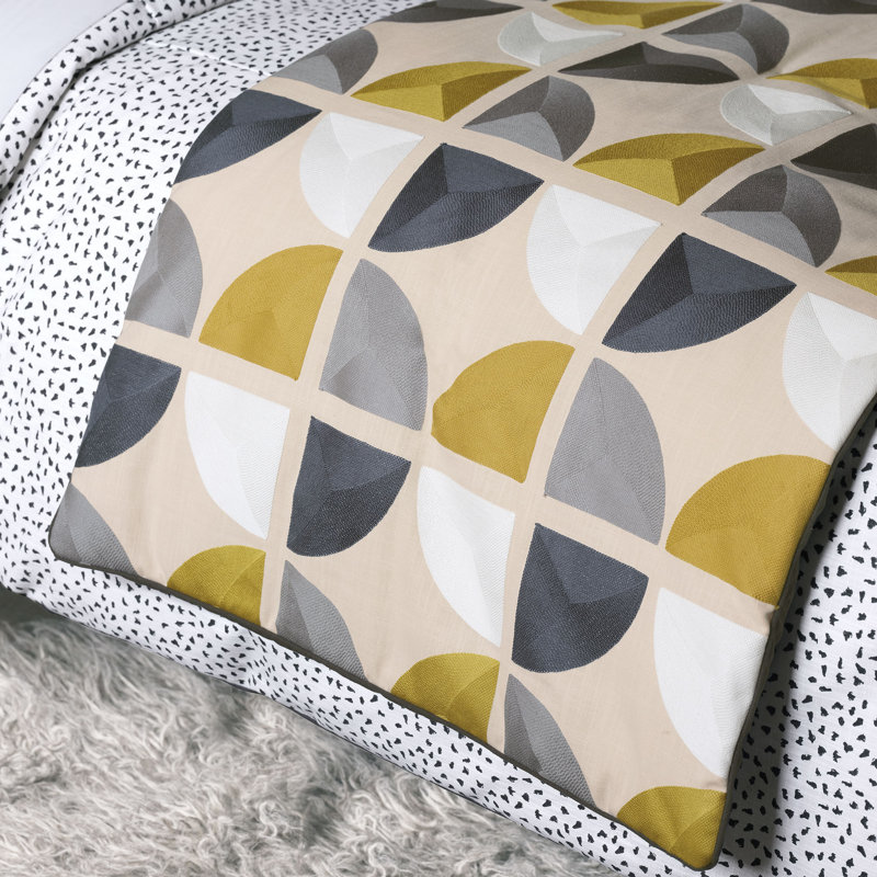 Camden Geometric Bed Runner, Twin 