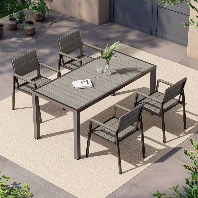 Table de jardin rectangulaire de 170 cm (67 po) avec structure en aluminium, plateau en polystyrène expansé imitation bois et trou pour parasol de 4 cm (1,6 po).