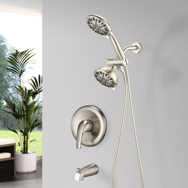Système de douche à robinet en nickel brossé - robinet de robinet. 7 modes de pulvérisation pour un bain apaisant. Fixation murale haute avec robinet double 2 en 1. Tête à motifs. Fixé.