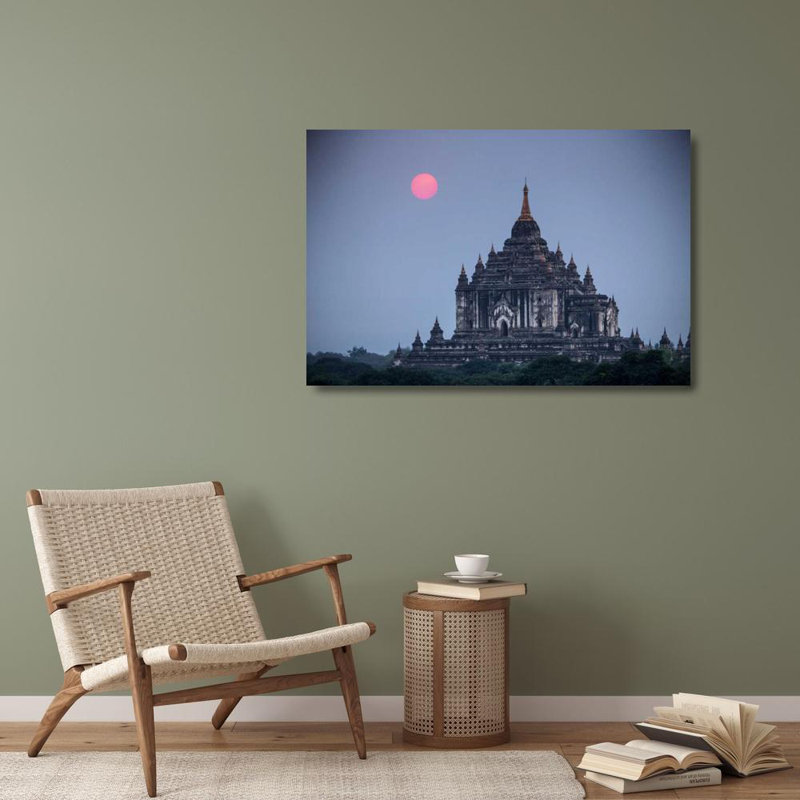 «Hokku Designs Zuckerman», art sur toile tendue par la galerie Jim: Myistan, coucher de soleil sur Bagan sur le temple Thatbyinnyu