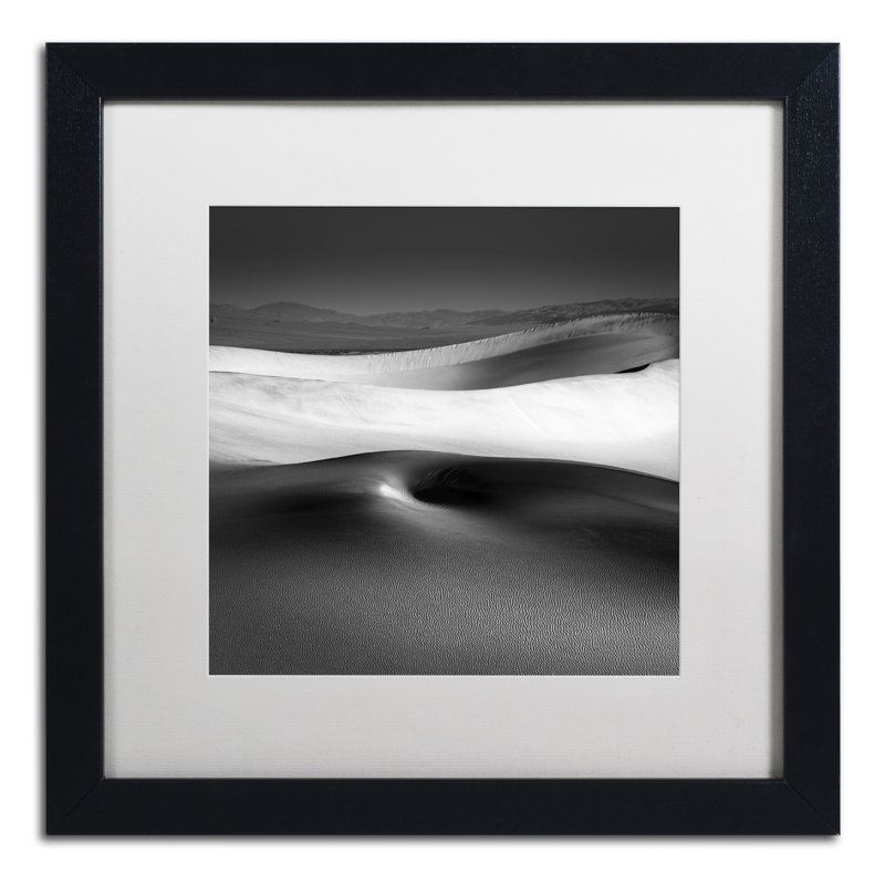 Navel par Dave MacVicar - reproduction de photo sur toile encadrée, H 16 po x l 16 po x P 0,5 po