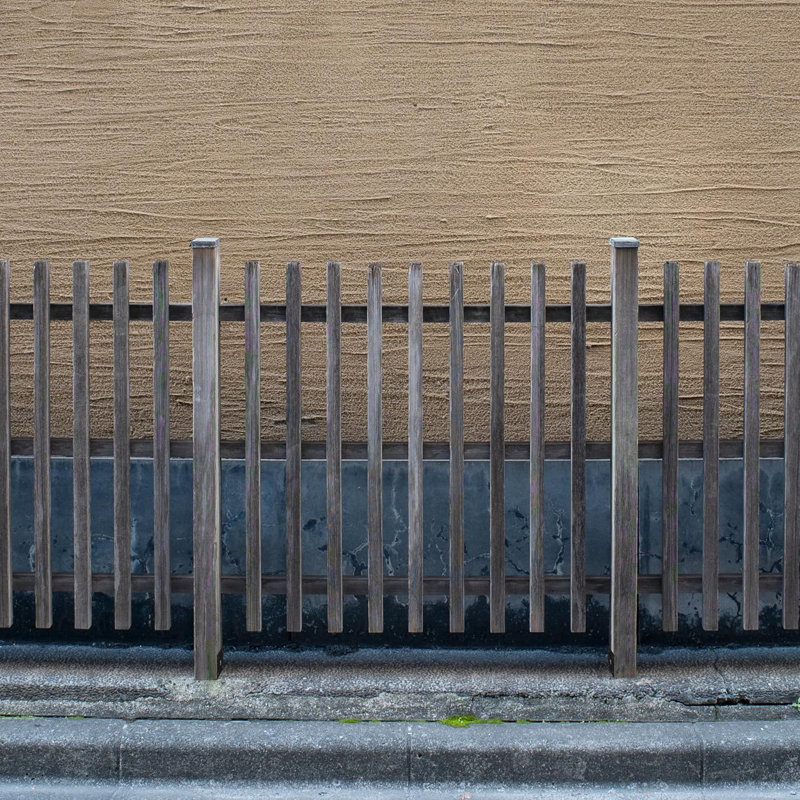 Porte-poteau pour clôture en béton