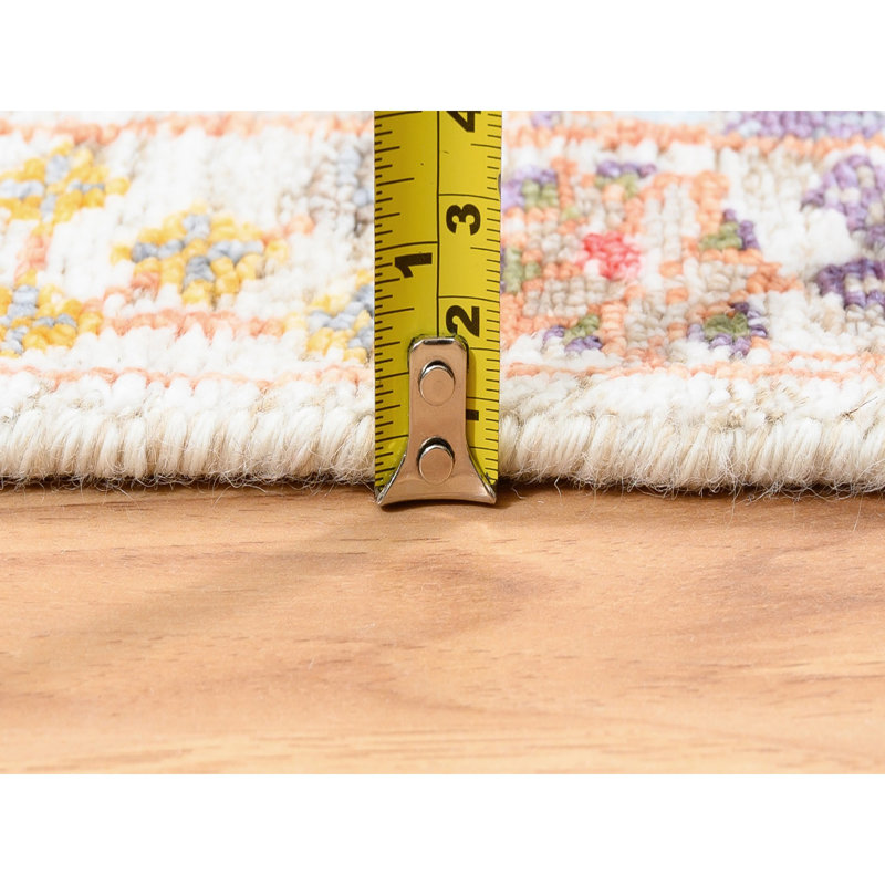 Tapis noué à la main en soie texturée 2 pi 6 po x 16 pi 1 po 4AB8A053D4304B6D9A27F78A732BEC8A