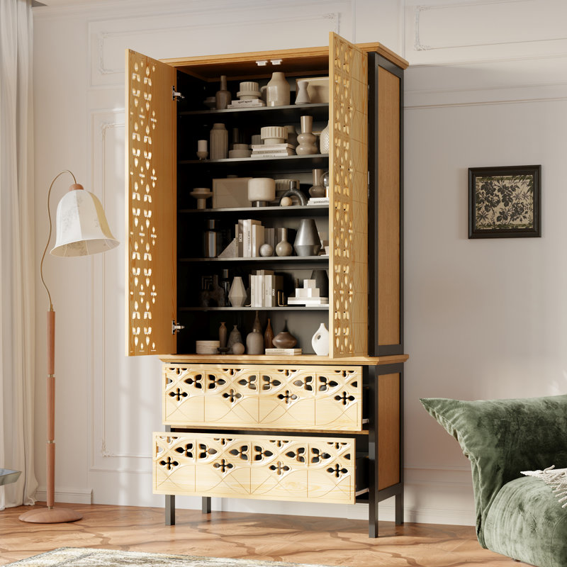 Armoire de rangement avec des motifs sculptés exquis