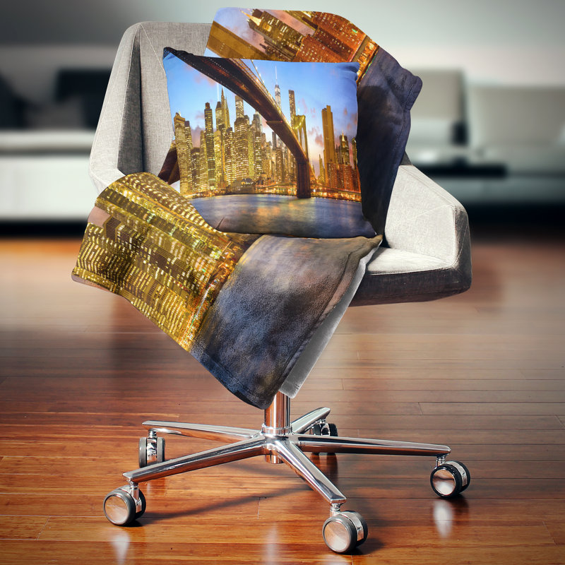 Oreiller avec coussin de cityscape skyscrapers manhattan, Carrée 18 po x 18 po