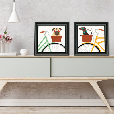 «Beach Bums Pug and Dachshund Bicycle I» par Michael Mullan - Ensemble de 2 reproductions encadrées sur papier