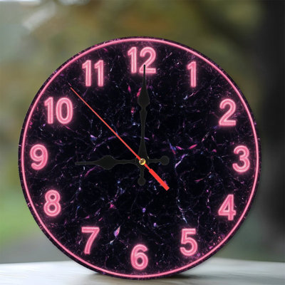 Horloge rose à chiffres effet néon marbré