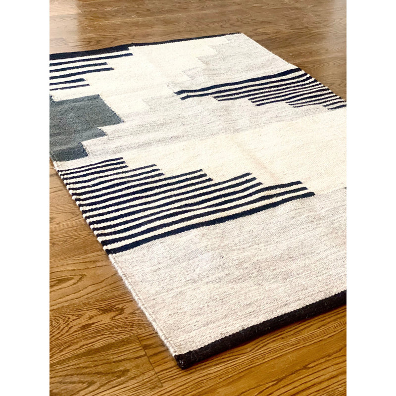 Tapis noir à motif géométrique, Rectangle 8 pi 2 po x 9 pi 10 po