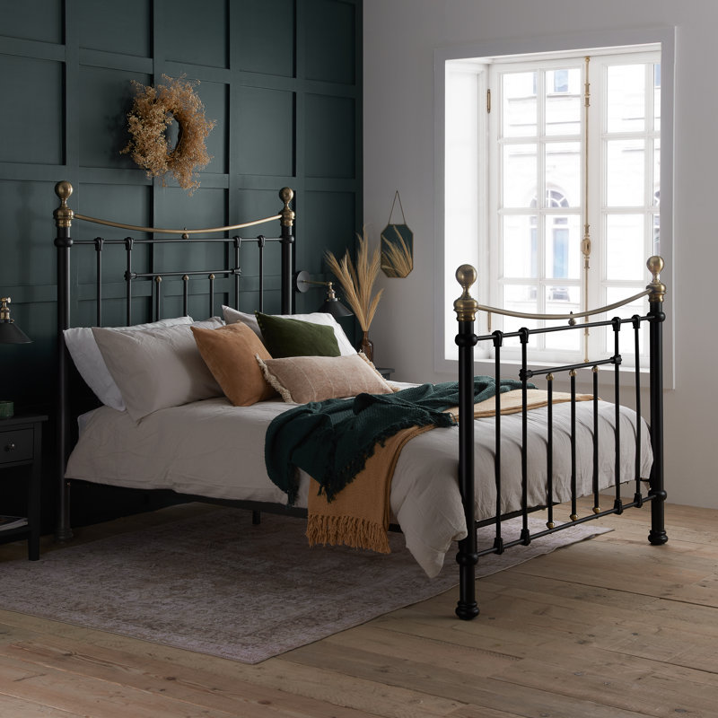 Friedensburg Bed, Double (4'6), Black