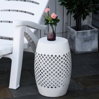 Table de bout de patio en acier 12,5 po, table d'appoint ronde à tambour creux en blanc, résistante aux intempéries pour le patio, le jardin, la cour arrière, le tambour à l'intérieur comme à l'extérieur, idéale pour l'intérieur et l'extérieur
