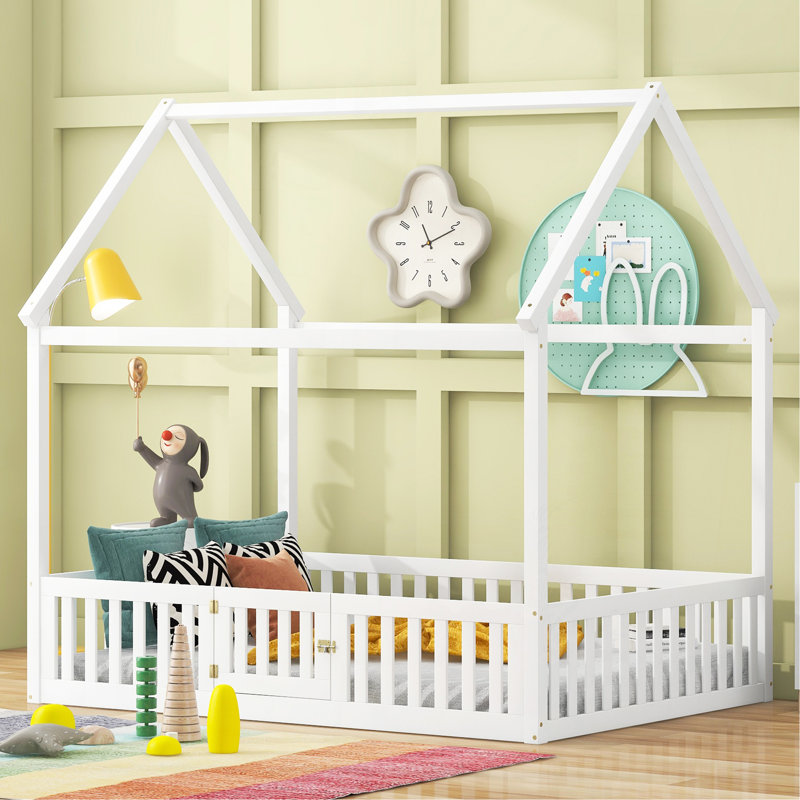 Lit double en bois pleine grandeur avec clôture et porte, blanc