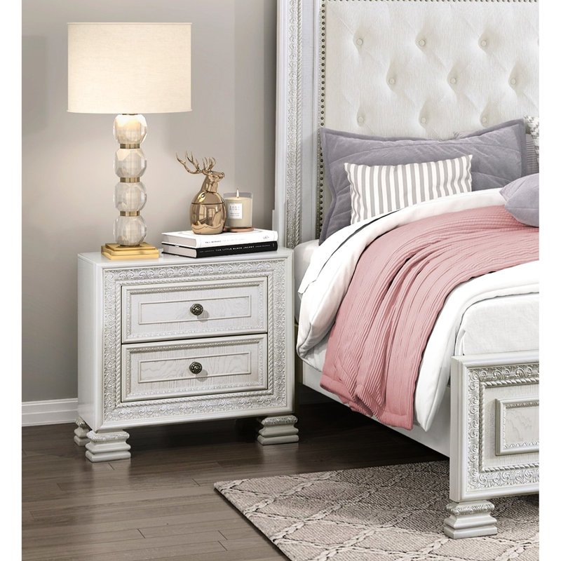 2 tables de chevet en bois avec extérieur blanc perle pour le fond de tiroir de placage de décor de chambre à coucher