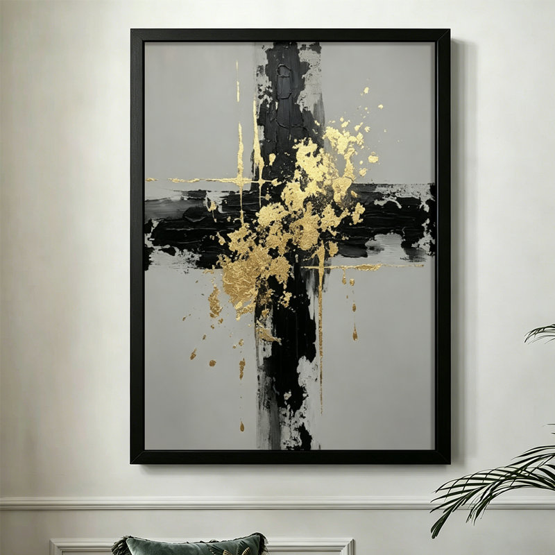 Croix abstraite moderne: éclaboussures noires et dorées sur une toile grise, style d'art moderne à technique mixte. Toile encadrée 24 "x 36" avec cadre en bois noir