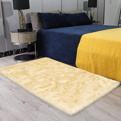 Cheveyo Faux Sheepskin Indoor Rug