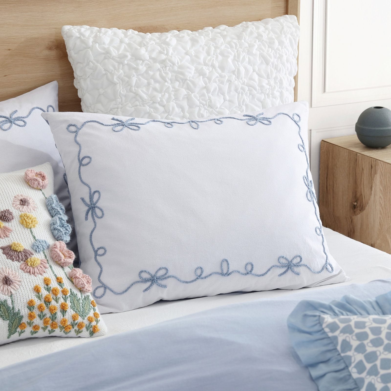Sasha Bows Cotton Comforter Set, King Comforter + 2 Standard Shams
