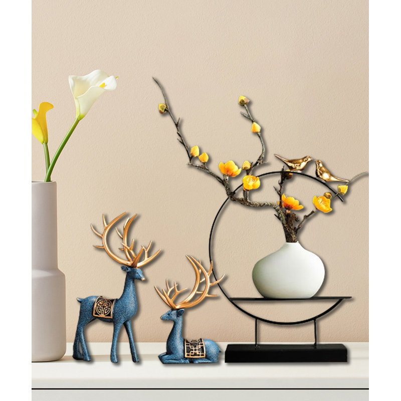 Ornement en forme de vase cerf