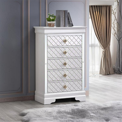 Dresser&Chest with diamond-quilted fronts and gold accents blends luxurious texture with space-saving bedroom storage