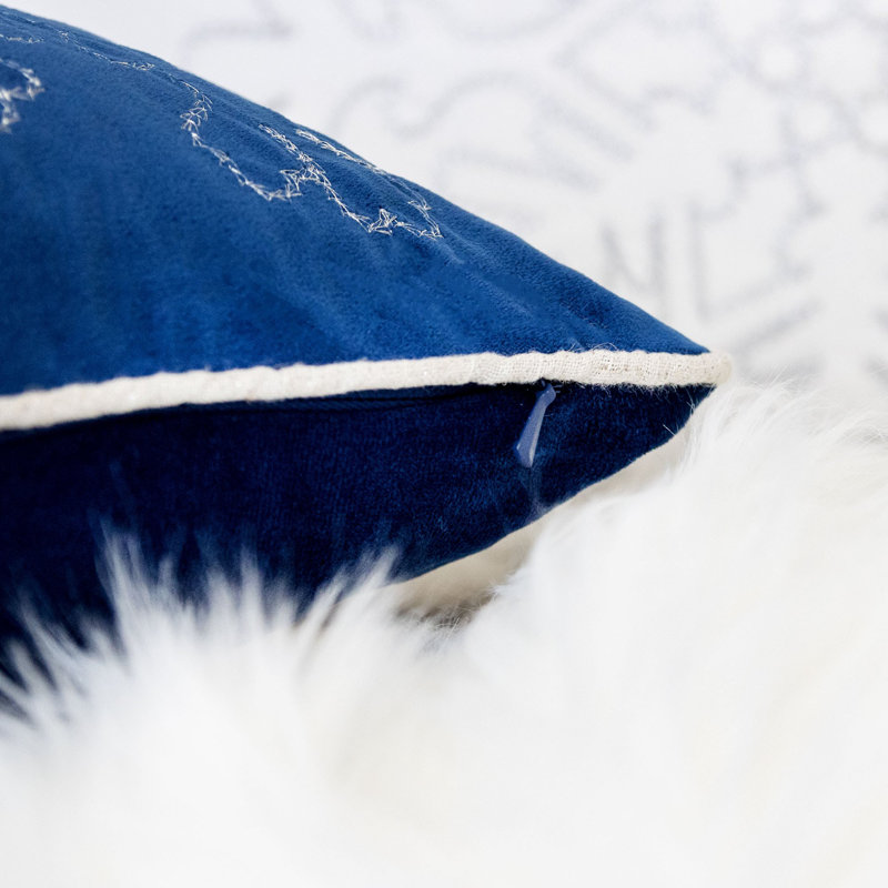 Coussin décoratif en velours bleu 20 x 20 avec broderie de flocons de neige argentés et ensemble de 2, Bleu