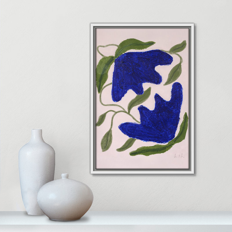 «Colette Blue Anemones» par Camilla Bergqvist, H 19,5 po x l 13,5 po, Blanc