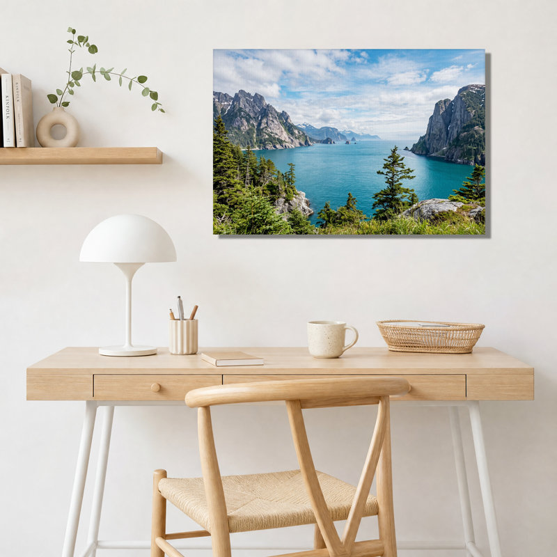 Tableau sur toile représentant des falaises rocheuses et un océan turquoise, H 16 po x l 24 po