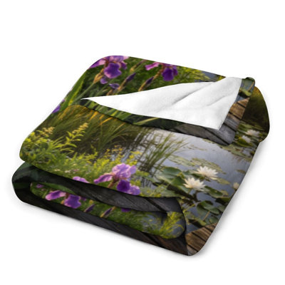 Jeté en flanelle mauve à motif de fleurs mauves, couverture douce et douce pour le canapé-lit du salon